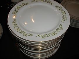 20 Bell Flower fine china dinner plates, mint condition