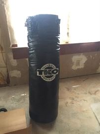 TKO Heavy bag with hanging chain
