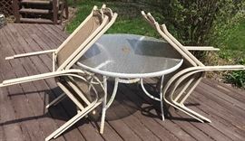 Small Round Patio Table w/ 4 chairs