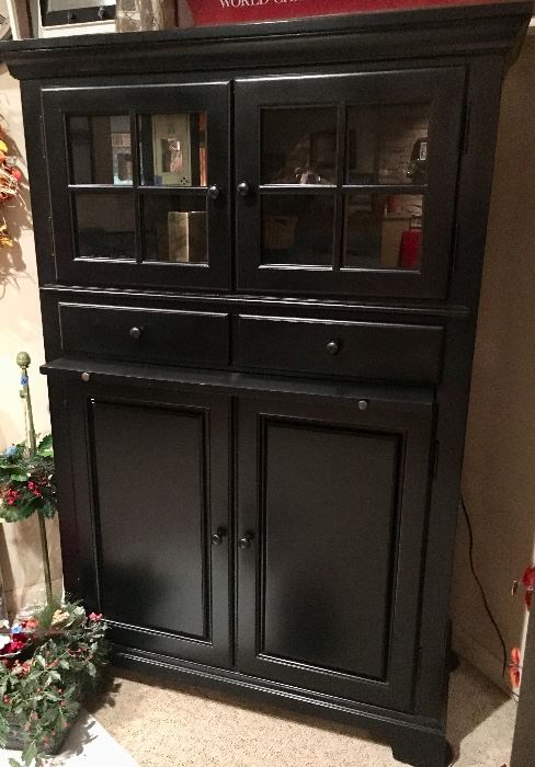 Broyhill Bar hutch with pullout counters