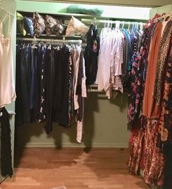 Ladies clothes size 16, x large, 1x