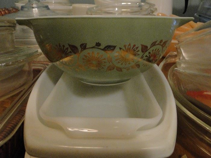 Vintage Pyrex bowl