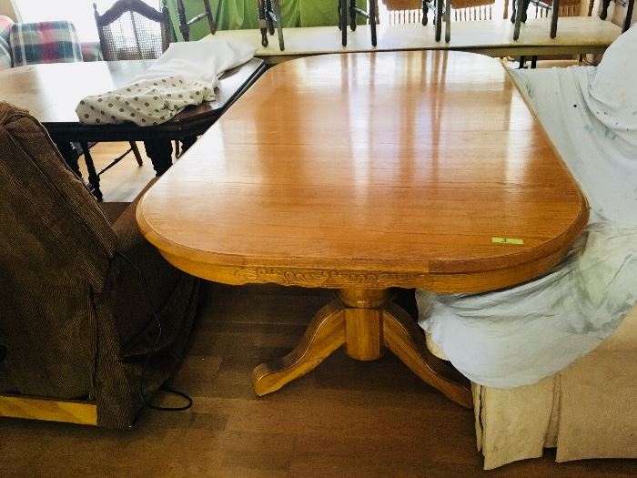 Oak table with 2 leaves - one hidden in table