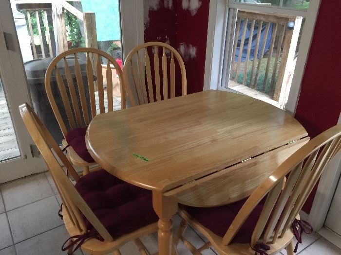 Drop leaf table with 4 chairs