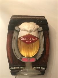 Vintage bubbling Grain Belt electronic beer sign.