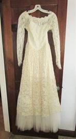 Vintage wedding dress (very nice)