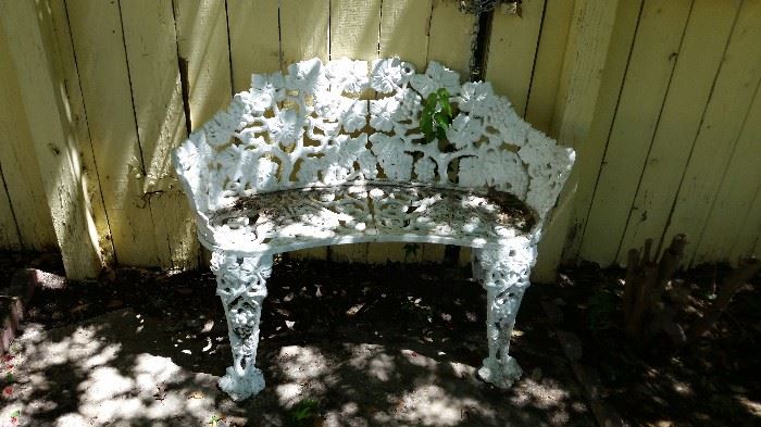 Antique Style Garden Bench.