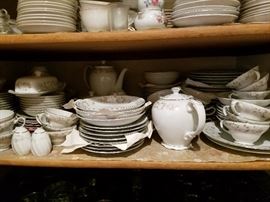 Sheffield Classic 501
White with light pink flowers
Beautiful condition
20 Dinner Plates
Over 20 tea cups/ saucers
8 Large Serving pieces
Bread...soup bowls...fruit bowls...2 teapots...butter...cream & sugar...gravy...salt & pepper