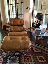 HERMAN MILLER EAMES LOUNGE CHAIR.