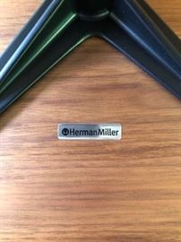 HERMAN MILLER EAMES LOUNGE CHAIR.