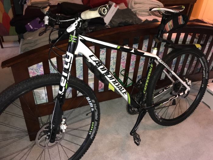 Cannondale “Lefty” Mountain Racing Bicycle.  WTB Tires. 