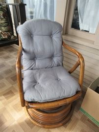 Rattan swivel chair 