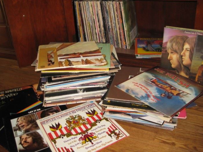 Awesome record collection, early 70's lot's of hot titles, Beatles, Moody Blues, Pink Floyd, The Who, Stevie Wonder and much more. Great condition!