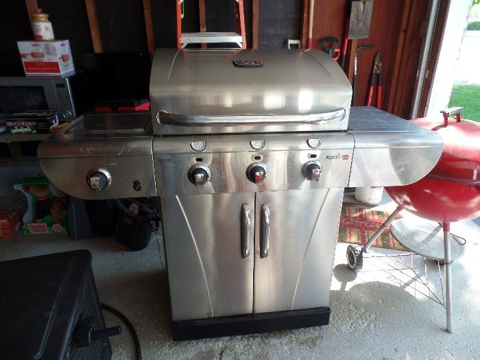 Commercial - Char-Broil grill