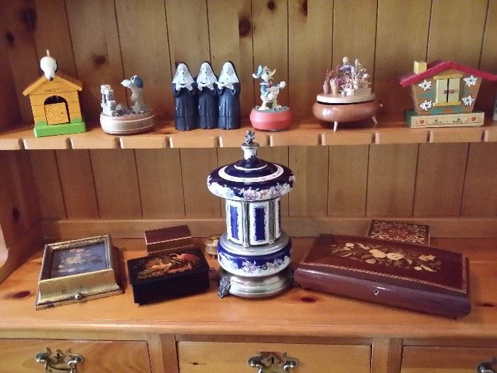 Music box collection including several Reuge boxes