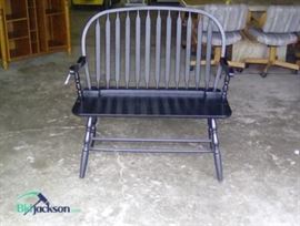 Antique styling solid wooden bench that will look great in the entryway or mudroom.