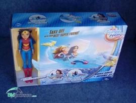 DC Super Hero Girls Wonder woman and invisible jet