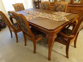 Floyd Evans & associates Thomasville dining table 2 leaves and 6 chairs 