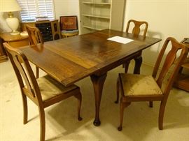 1920's 36" Draw Leaf Table Queen Anne Legs 4 Chairs

