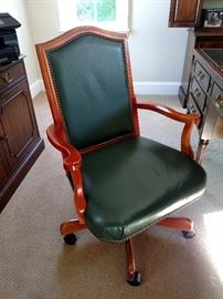 Swivel office chair