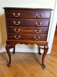 Cherry Silverware Chest        http://www.ctonlineauctions.com/detail.asp?id=709278
