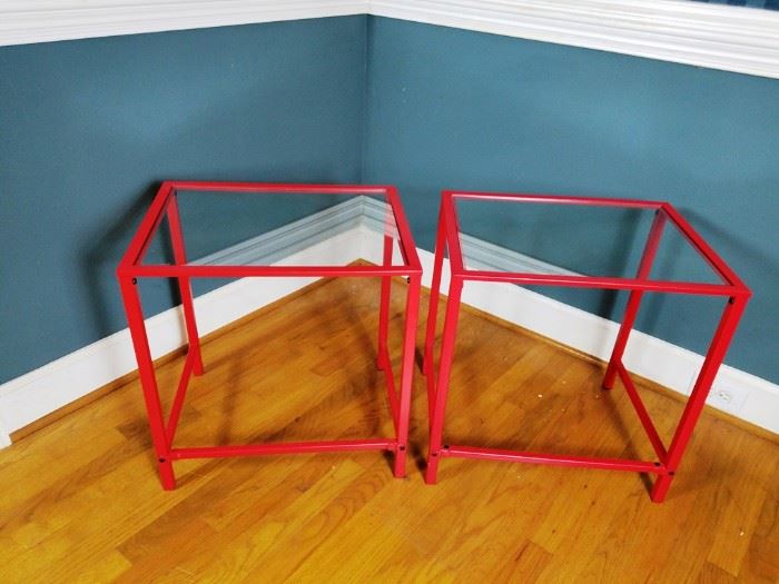 Steel & Glass Tables            http://www.ctonlineauctions.com/detail.asp?id=712427
