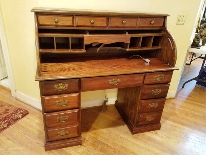 Rolltop-Style Desk      http://www.ctonlineauctions.com/detail.asp?id=712490