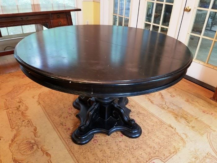 Pedestal Dining Table http://www.ctonlineauctions.com/detail.asp?id=712502