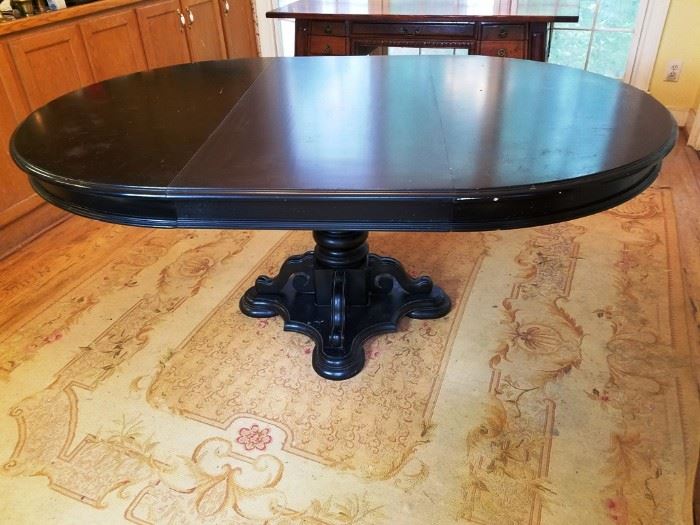 Pedestal Dining Table http://www.ctonlineauctions.com/detail.asp?id=712502