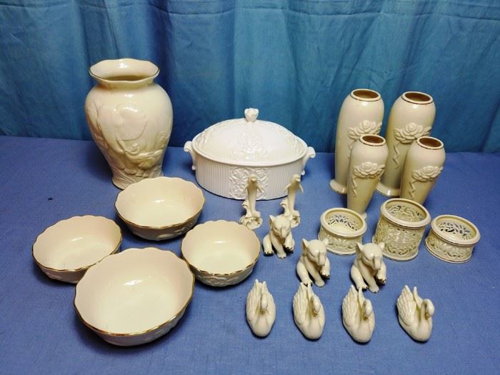 22 Pieces of Lenox       http://www.ctonlineauctions.com/detail.asp?id=712609