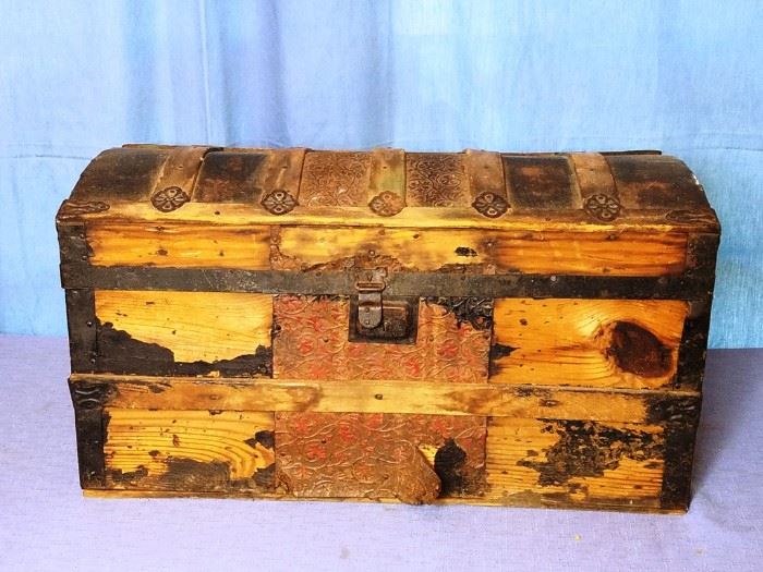 
Small Steamer Trunk  http://www.ctonlineauctions.com/detail.asp?id=712679