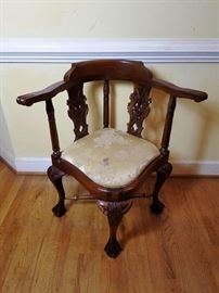 Vintage Corner Chair   http://www.ctonlineauctions.com/detail.asp?id=712935