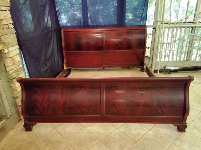 King Sleigh Bed http://www.ctonlineauctions.com/detail.asp?id=712932