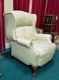 Leather Recliner   http://www.ctonlineauctions.com/detail.asp?id=712938