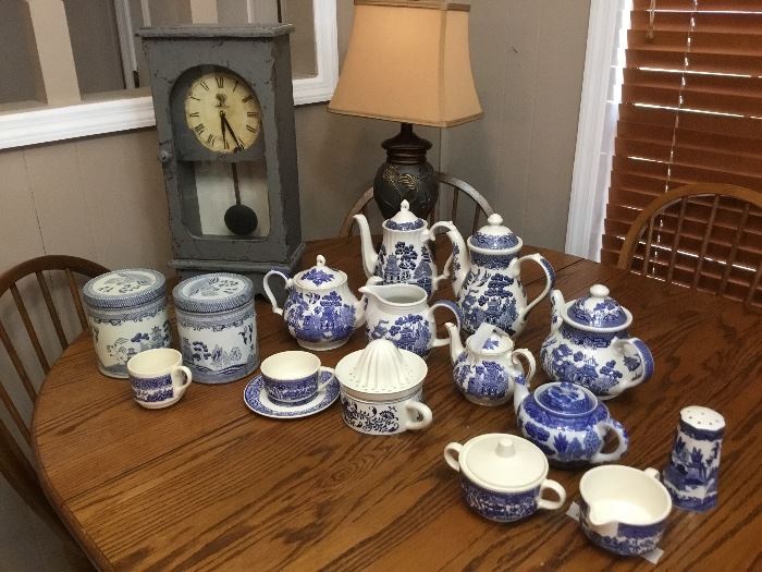 Blue willow pieces with other coordinating pieces by various manufacturers, lamp, tins & clock