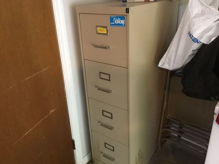 4 drawer file cabinet -excellent shape