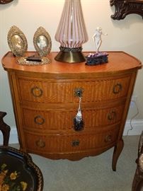 Beautifully figured wood veneer on this Widdicomb three-drawer stand.  Didn't get a very good picture of the lamp, but it is Venetian