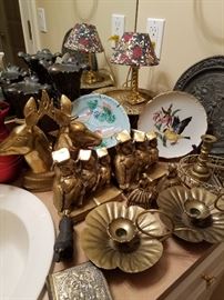 Assorted decorative items