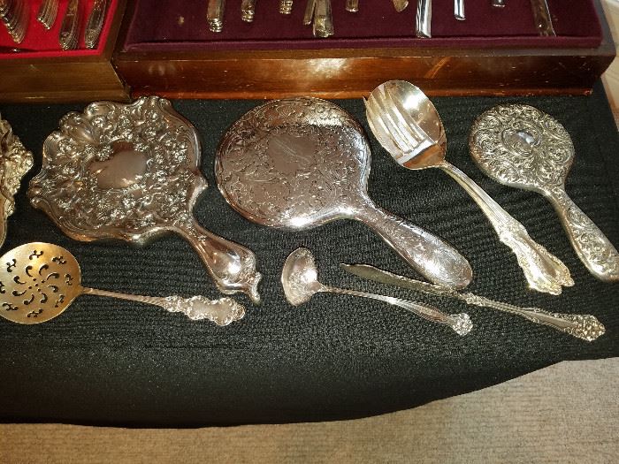 Assorted silverplate, including hand mirrors
