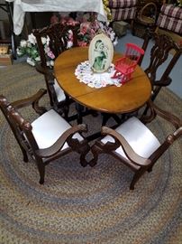 Child size table & chairs