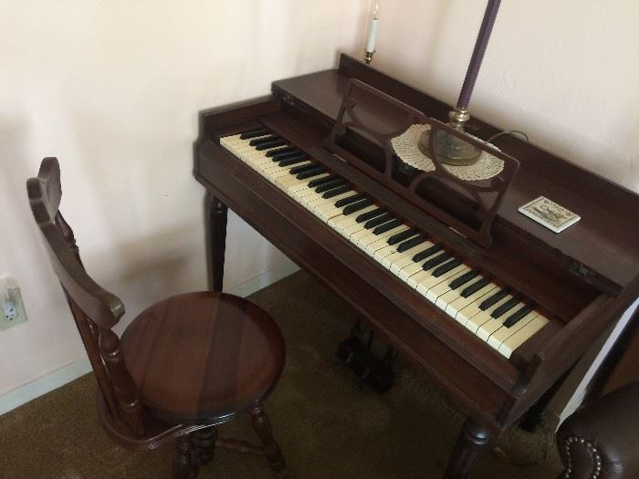 Lester Piano Spinet"64 model