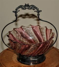 VICTORIAN GLASS SERVING DISH IN PLATE STAND 