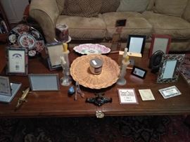 Assorted small decor'