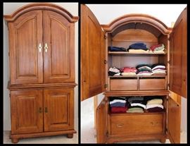 Armoire 37 w x 77 h.