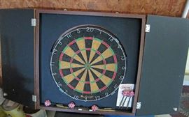 Wall mount dart board