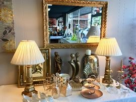 More home decor' items