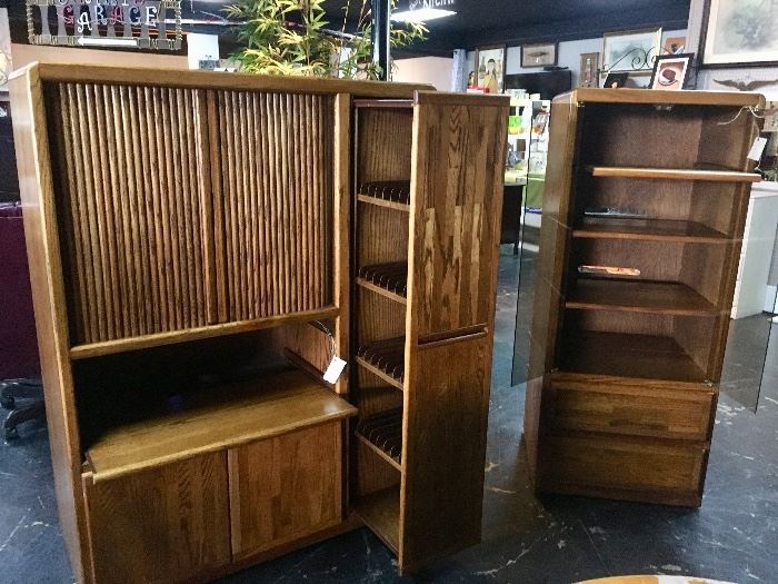 Nice Oak Entertainment Center and Matching Stereo Cabinet 