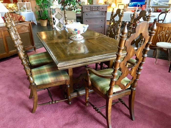 Antique Dining Room Table with 7 chairs