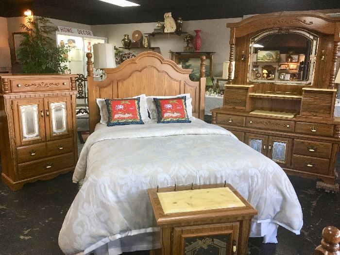 4-Piece Oak & Glass Queen Size Bedroom Suite