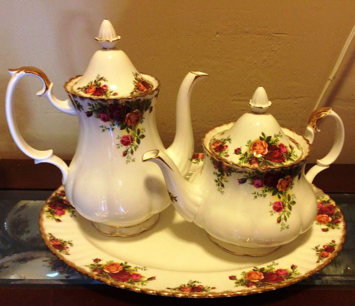 Full set of Royal Albert Old Country Roses including serving pieces